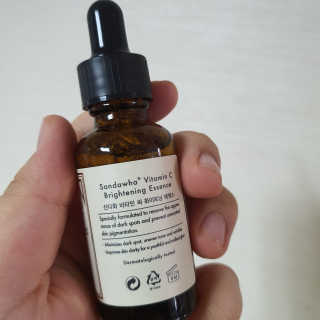 [스킨큐어] 산다화 비타민C 화이트닝 에센스 30ml — 5점을 준 리뷰어가 2020년 4월 올린 사용 사진