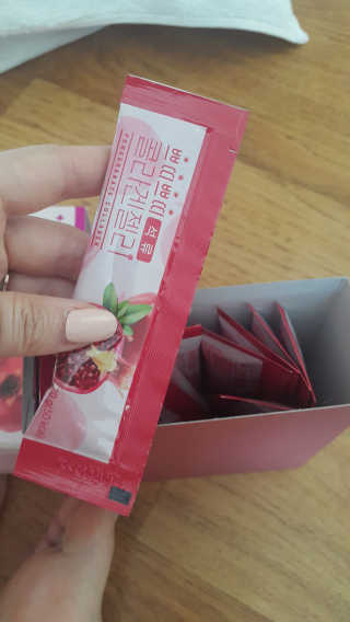 헬스업_쁘띠쁘띠석류콜라겐젤리_20g x 14포 — 5점을 준 리뷰어가 2020년 7월 올린 사용 사진