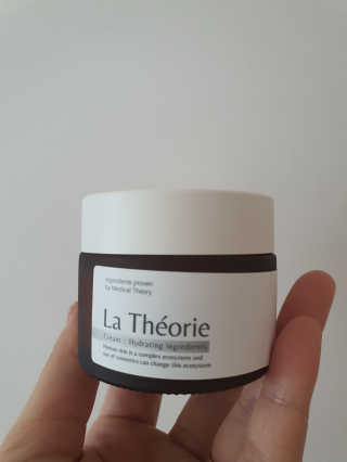 La Theorie Hydrating Ingredients | 하이드레이팅 인그레이디언츠 — 4.5점을 준 리뷰어가 2020년 4월 올린 사용 사진