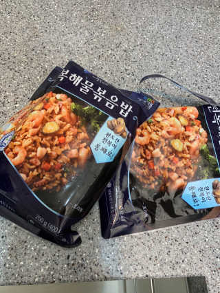 바다는다웰빙이다 전복해물볶음밥/전복김치볶음밥 250g-4봉지 — 5점을 준 리뷰어가 2020년 10월 올린 사용 사진