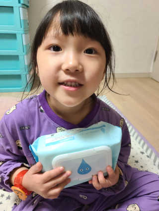 아이수 블루니 몬스터 아기 물티슈 — 4점을 준 리뷰어가 2020년 10월 올린 사용 사진