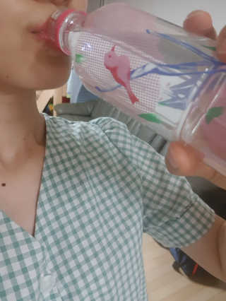 아쿠아스 플레이버워터 [아쿠아스] 제로칼로리 플레이버워터 복숭아/청포도 1BOX 20개입 — 4점을 준 리뷰어가 2020년 6월 올린 사용 사진