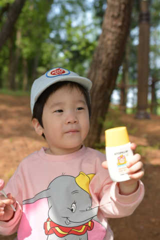 아토팜 야외놀이 선밀크 SPF50+ PA+++ — 5점을 준 리뷰어가 2020년 5월 올린 사용 사진