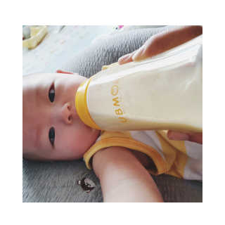 유비맘 PPSU 젖병 노꼭지_260ml_컬러 랜덤 발송 — 4점을 준 리뷰어가 2020년 7월 올린 사용 사진