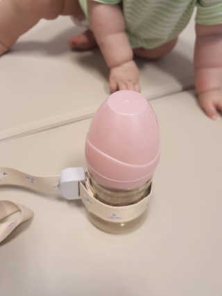 유비맘 젖병 빨대컵 다용도 홀더 1+1 _ 컬러 랜덤 발송 — 5점을 준 리뷰어가 2020년 9월 올린 사용 사진