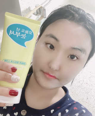 IO 아이오 오늘도 넌 눈부셔 - 데일리 스크럽 클렌징폼 — 4점을 준 리뷰어가 2020년 12월 올린 사용 사진