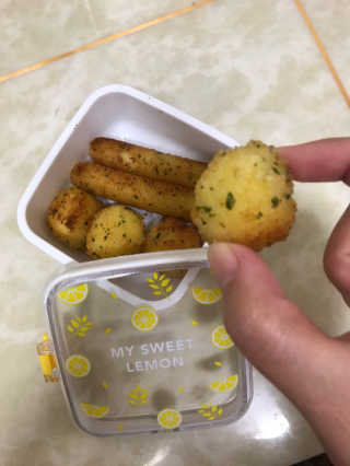 가치식탁 리얼치즈스틱, 리얼크림치즈볼 — 5점을 준 리뷰어가 2020년 9월 올린 사용 사진