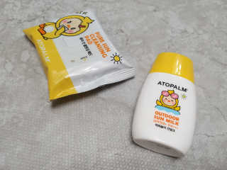 아토팜 야외놀이 선밀크 SPF50+ PA+++ — 5점을 준 리뷰어가 2020년 5월 올린 사용 사진