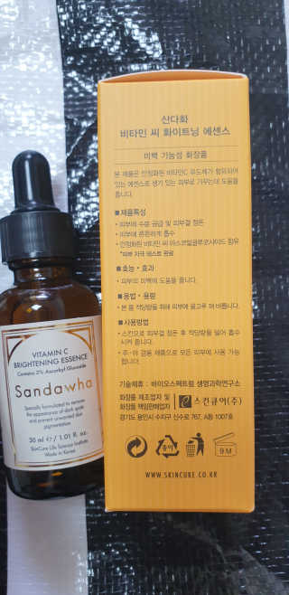 [스킨큐어] 산다화 비타민C 화이트닝 에센스 30ml — 5점을 준 리뷰어가 2020년 4월 올린 사용 사진