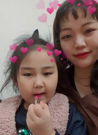 꼬메맘마 네이처 달리아핑크 립컬러 — 5점을 준 리뷰어가 2020년 4월 올린 사용 사진