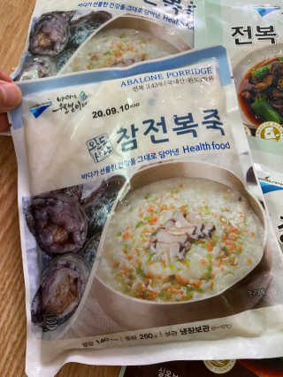 바다는다웰빙이다 완도사랑 전복죽 250g - 2팩 + 전복장조림 2팩 — 3.5점을 준 리뷰어가 2020년 8월 올린 사용 사진