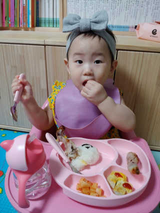 유비맘 캐릭터 실리콘 흡착 식판_색상 랜덤발송 — 5점을 준 리뷰어가 2020년 8월 올린 사용 사진