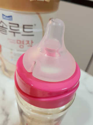 유비맘 PPSU 젖병 노꼭지_260ml_컬러 랜덤 발송 — 5점을 준 리뷰어가 2020년 9월 올린 사용 사진