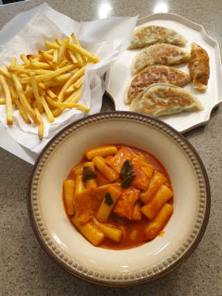 [심플리쿡]창화당떡볶이+모둠만두, 쫄면+굴림만두 SET — 5점을 준 리뷰어가 2020년 9월 올린 사용 사진
