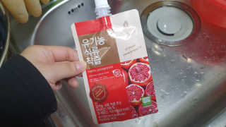 자연에온 유기농 석류 착즙 100mL 10개입 2BOX — 3점을 준 리뷰어가 2020년 11월 올린 사용 사진