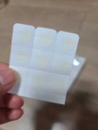 엘라밴드 하이드로 도트 스팟패치 12mm, 10mm — 4점을 준 리뷰어가 2020년 8월 올린 사용 사진