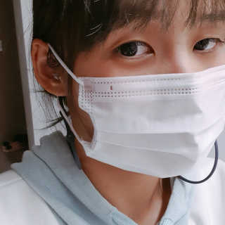 고세이프 마스크 50개입 + 실리콘 마스크 스트랩 — 5점을 준 리뷰어가 2020년 11월 올린 사용 사진