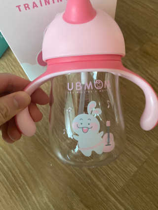 유비맘 트라이탄 코니빨대컵_컬러 랜덤 발송 — 5점을 준 리뷰어가 2020년 12월 올린 사용 사진