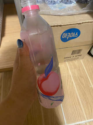 아쿠아스 플레이버워터 [아쿠아스] 제로칼로리 플레이버워터 복숭아/청포도 1BOX 20개입 — 4점을 준 리뷰어가 2020년 7월 올린 사용 사진