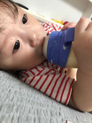 유비맘 PPSU 젖병 노꼭지_260ml_컬러 랜덤 발송 — 4점을 준 리뷰어가 2020년 7월 올린 사용 사진