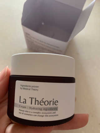 La Theorie Hydrating Ingredients | 하이드레이팅 인그레이디언츠 — 5점을 준 리뷰어가 2020년 5월 올린 사용 사진
