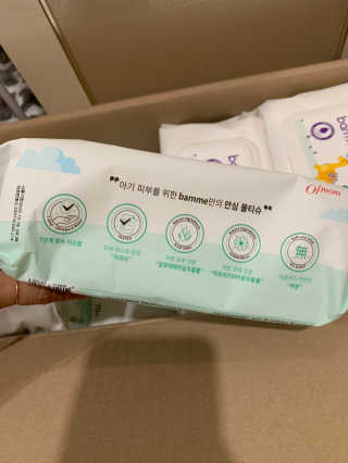 오브맘 밤 프리미엄 엠보싱 물티슈 70매 10개입 — 5점을 준 리뷰어가 2020년 12월 올린 사용 사진