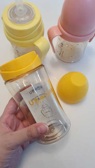 유비맘 PPSU 젖병 노꼭지_260ml_컬러 랜덤 발송 — 4점을 준 리뷰어가 2020년 8월 올린 사용 사진