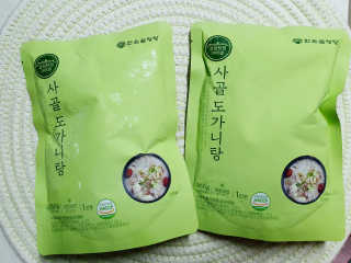 한촌몰 설렁탕집 가마솥 도가니탕 350g x 2팩 — 5점을 준 리뷰어가 2020년 8월 올린 사용 사진