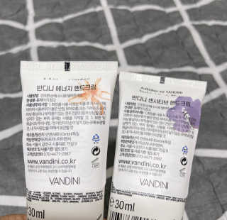 반디니 핸드크림세트 [활기찬 에너지+섬세한 센시티브] — 4점을 준 리뷰어가 2020년 7월 올린 사용 사진