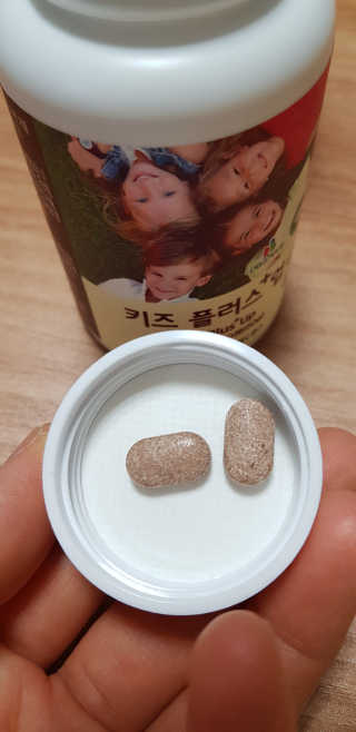 비타맘 키즈플러스업 성장기 어린이 멀티비타민미네랄 120정 — 5점을 준 리뷰어가 2020년 5월 올린 사용 사진