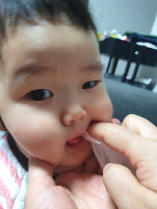 100도 이상에서 삶아 멸균 안심 아이수 구강 티슈 — 5점을 준 리뷰어가 2020년 12월 올린 사용 사진