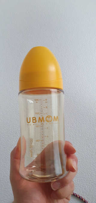 유비맘 PPSU 젖병 노꼭지_260ml_컬러 랜덤 발송 — 5점을 준 리뷰어가 2020년 10월 올린 사용 사진