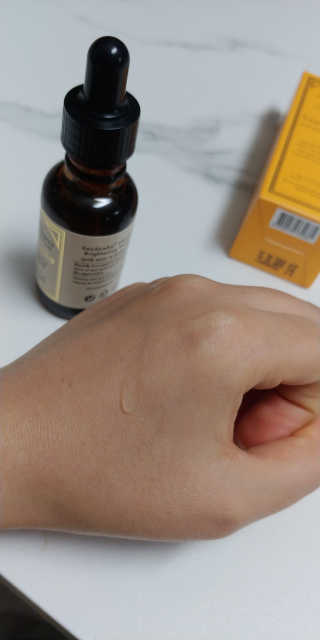 [스킨큐어] 산다화 비타민C 화이트닝 에센스 30ml — 4점을 준 리뷰어가 2020년 4월 올린 사용 사진