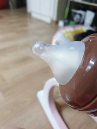 하이비코리아 앉아서나서서먹는젖병 하이비 PPSU 빨대젖병 — 4점을 준 리뷰어가 2020년 6월 올린 사용 사진