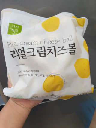 가치식탁 리얼치즈스틱, 리얼크림치즈볼 — 5점을 준 리뷰어가 2020년 8월 올린 사용 사진