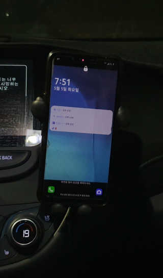 세비즈 차량용 스마트폰 무선충전기 CR1 — 4점을 준 리뷰어가 2020년 5월 올린 사용 사진