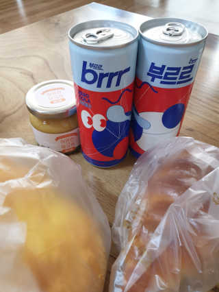 [칼로리 걱정 NO 제로칼로리 탄산음료]  부담없이 즐기는 부르르Brrr~~ 제로 콜라 — 5점을 준 리뷰어가 2020년 12월 올린 사용 사진