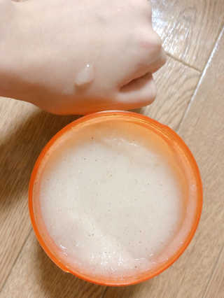 KUNDAL 쿤달 마카다미아 앤 슈가 바디스크럽 — 4점을 준 리뷰어가 2020년 9월 올린 사용 사진