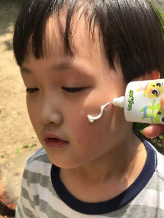 [아토앤오투]신비아파트 에디션 유아용 선케어 3종 랜덤 — 5점을 준 리뷰어가 2020년 6월 올린 사용 사진