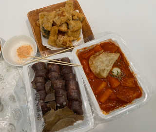 죠스떡볶이 [죠스푸드] 짜빠떡볶이+떡또그+범벅만두 신메뉴 3종 — 1점을 준 리뷰어가 2020년 4월 올린 사용 사진