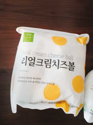 가치식탁 리얼치즈스틱, 리얼크림치즈볼 — 3점을 준 리뷰어가 2020년 10월 올린 사용 사진