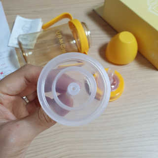 유비맘 샘방지 PPSU 빨대컵_컬러 랜덤 발송 — 5점을 준 리뷰어가 2020년 4월 올린 사용 사진