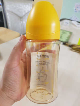 유비맘 PPSU 젖병 노꼭지_260ml_컬러 랜덤 발송 — 5점을 준 리뷰어가 2020년 7월 올린 사용 사진