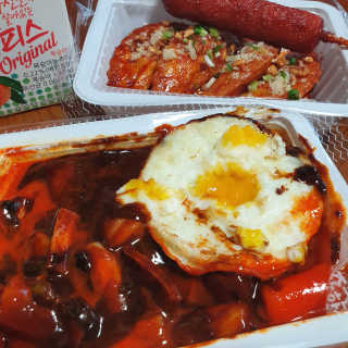 죠스떡볶이 [죠스푸드] 짜빠떡볶이+떡또그+범벅만두 신메뉴 3종 — 4점을 준 리뷰어가 2020년 4월 올린 사용 사진