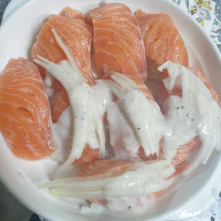 동원산업 항공직송 동원생연어_400g — 5점을 준 리뷰어가 2020년 4월 올린 사용 사진