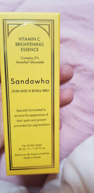 [스킨큐어] 산다화 비타민C 화이트닝 에센스 30ml — 5점을 준 리뷰어가 2020년 4월 올린 사용 사진