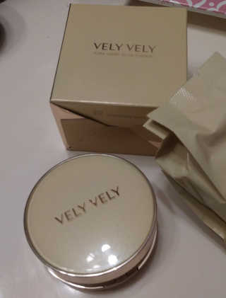 VELY VELY 아우라 허니 글로우 쿠션 — 5점을 준 리뷰어가 2020년 4월 올린 사용 사진