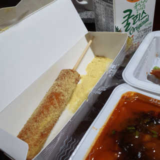 죠스떡볶이 [죠스푸드] 짜빠떡볶이+떡또그+범벅만두 신메뉴 3종 — 4점을 준 리뷰어가 2020년 4월 올린 사용 사진