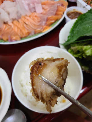 [동네맛집족발] 4개 족발 중 택1 — 5점을 준 리뷰어가 2020년 8월 올린 사용 사진