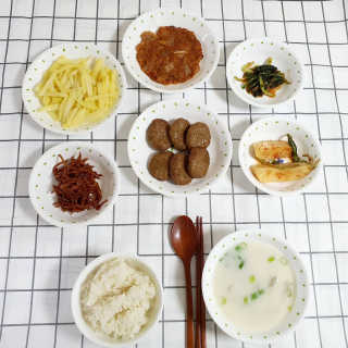 한촌몰 설렁탕집 가마솥 도가니탕 350g x 2팩 — 3점을 준 리뷰어가 2020년 8월 올린 사용 사진